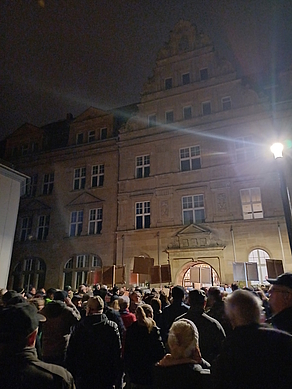 Demonstration der BI Gera-Cretzschwitz am 9.11. vor dem Geraer Rathaus