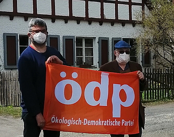ÖDP-Direktkandidat Michael Gehrmann-Gacasa (rechts) und ÖDP-Landesvorsitzender Martin Truckenbrodt (Landkreis Sonneberg)
